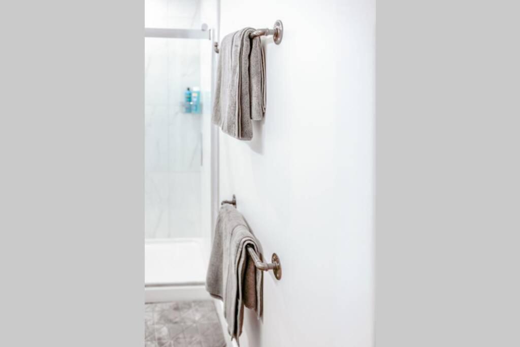 Newly Renovated Appartement *